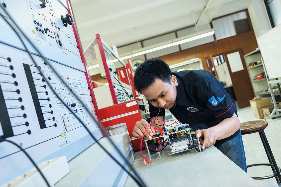 kampus dan universitas negeri vokasi